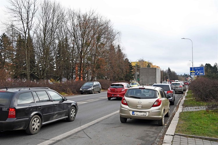 Městská policie si posvítí na parkování v ulici Vsetínská