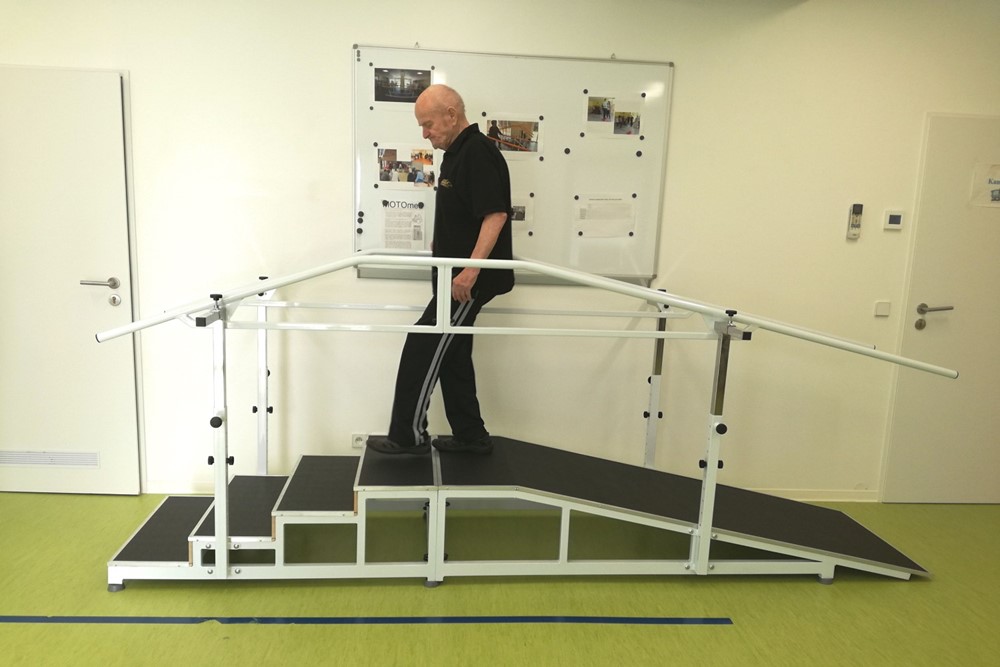 Klienti zařazení do programu se setkávají pod vedením fyzioterapeuta 3x týdně po dobu 3 měsíců.  (Fotografie byly pořízena v době, kdy nebylo povinné nošení roušek)