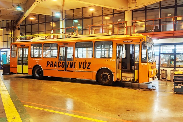Do ulic vyjede nový trolejbus, který ochrání dráty před námrazou
