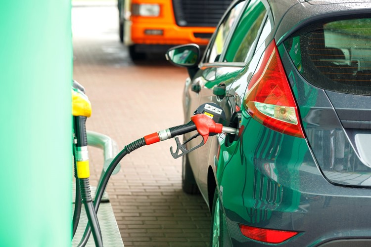 Nedostatek AdBlue zavinila hlavně panika. Ceny začínají klesat a počet čerpaček s tankovaným AdBlue vzrostl o třetinu