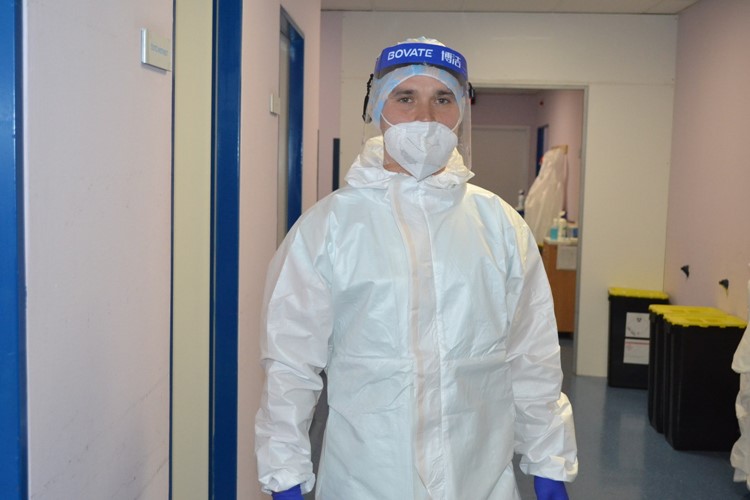 Chtěl jsem pomoci zdravotníkům, říká o své misi v Nemocnici AGEL Valašské Meziříčí voják, který se dobrovolně přihlásil pro práci ve zdravotnictví