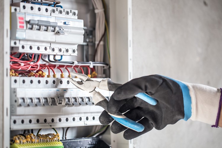 Rekonstruujete? Elektroinstalaci v domě nebo bytě přenechte odborníkům 