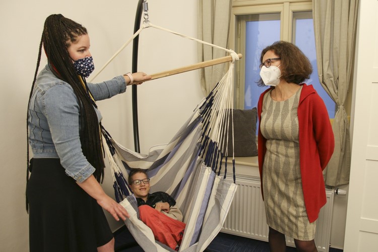 Aby děti se zdravotním znevýhodněním nekončily v ústavech. Praha má novou odlehčovací službu