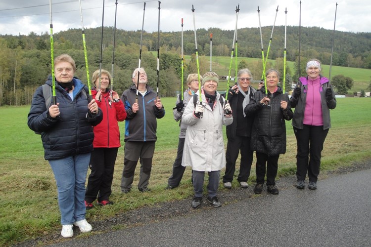 Senioři z Centra RoSa vyrazí na adventní nordic walking procházku Libercem