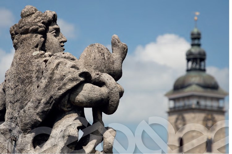 Kalendář ukazuje barokní radnici 