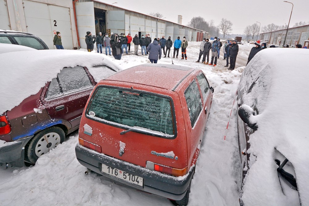 Dražba autovraků v Bohumíně. 
