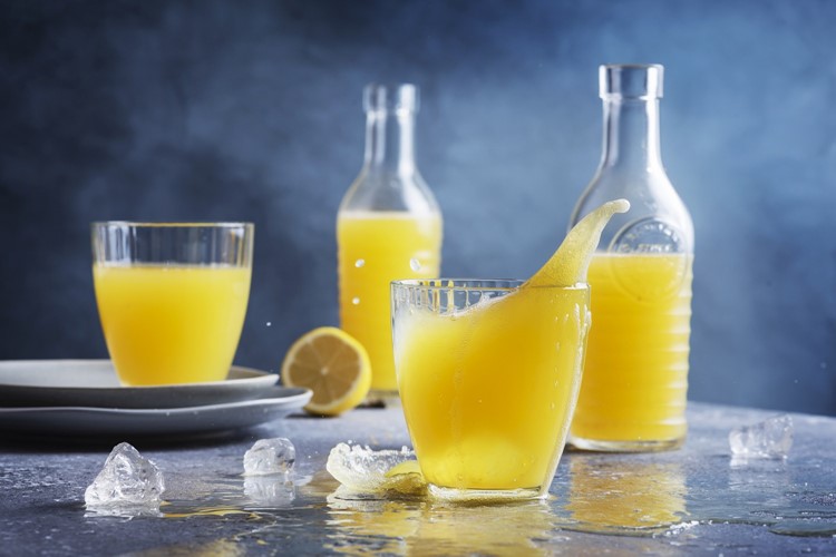 Kam si zajet pro citrusovou limonádu? Do Polska, Německa nebo Česka? To zjišťoval dTest ve svém srovnání