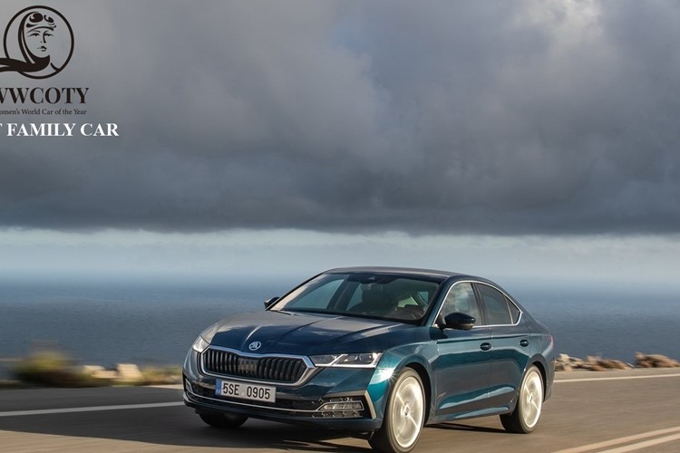 Škoda Octavia zvítězila v kategorii „Rodinné auto“ v anketě Světové ženské auto roku 2020
