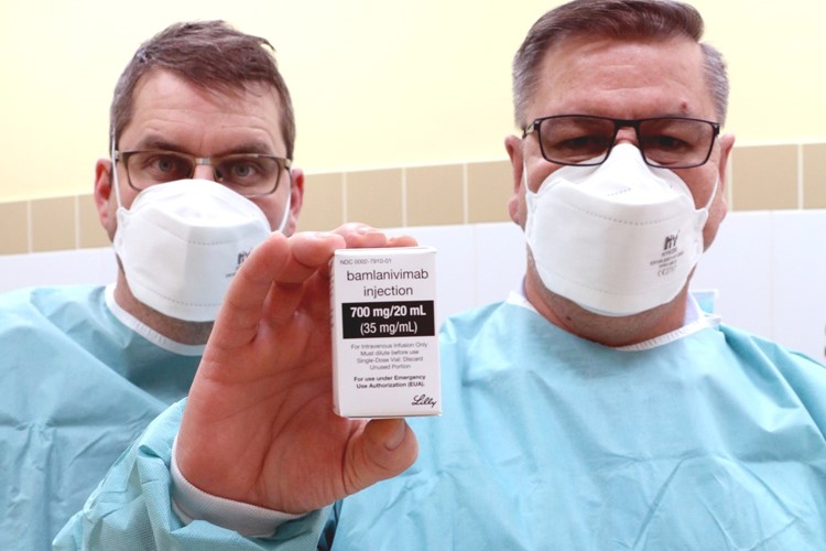 První pacientka v Ústeckém kraji dostala lék bamlanivimab