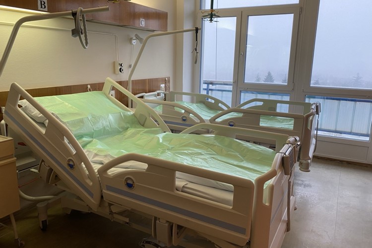 Znojemská nemocnice postupně obnovuje lůžka, ty nejstarší mají téměř padesát let