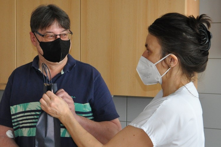 Přivítali jubilejního dárce a vyzývají další zájemce