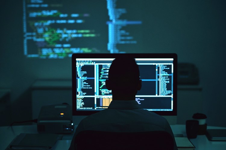 Počet DDoS útoků na české firmy v listopadu rostl, objevil se i extrémní několikadenní útok