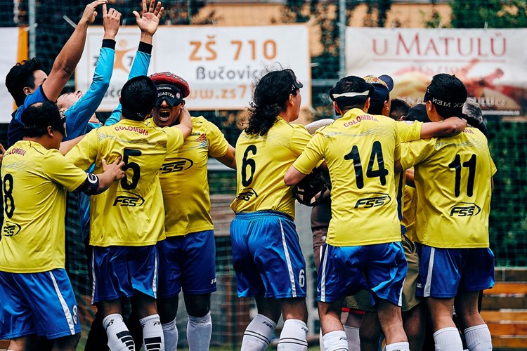 Nevidomí fotbalisté předvedou své umění na turnaji v Brně