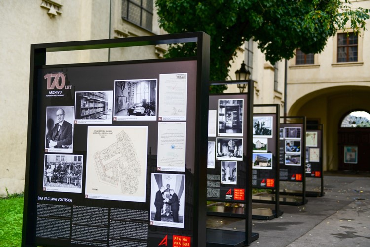 Pražský archiv oslavuje 170 let od svého založení venkovní výstavou