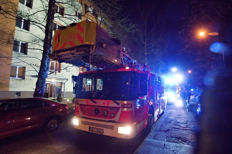 Hasiči v průběhu noci ze Silvestra na Nový rok likvidovali na pět desítek požárů