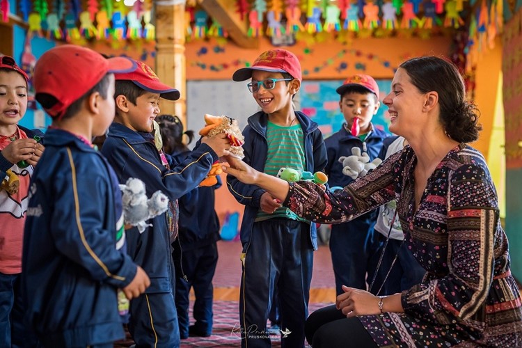 Počítače od města Plzně pomohou s výukou v Malém Tibetu
