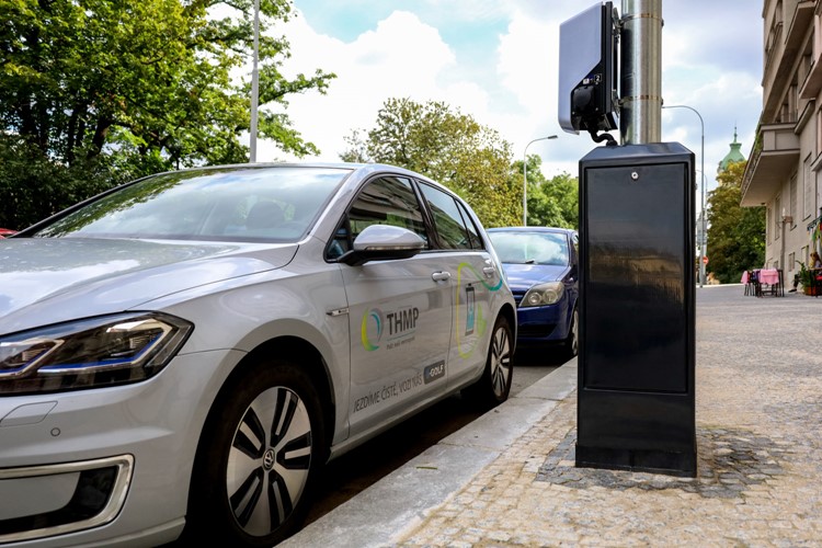 Česko není pro elektromobily zaslíbenou zemí, podíl prodejů nových elektroaut je v EU pětkrát vyšší 