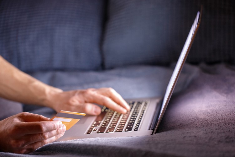Podvodníci na internetu použili další trik – příspěvek na energie zabral