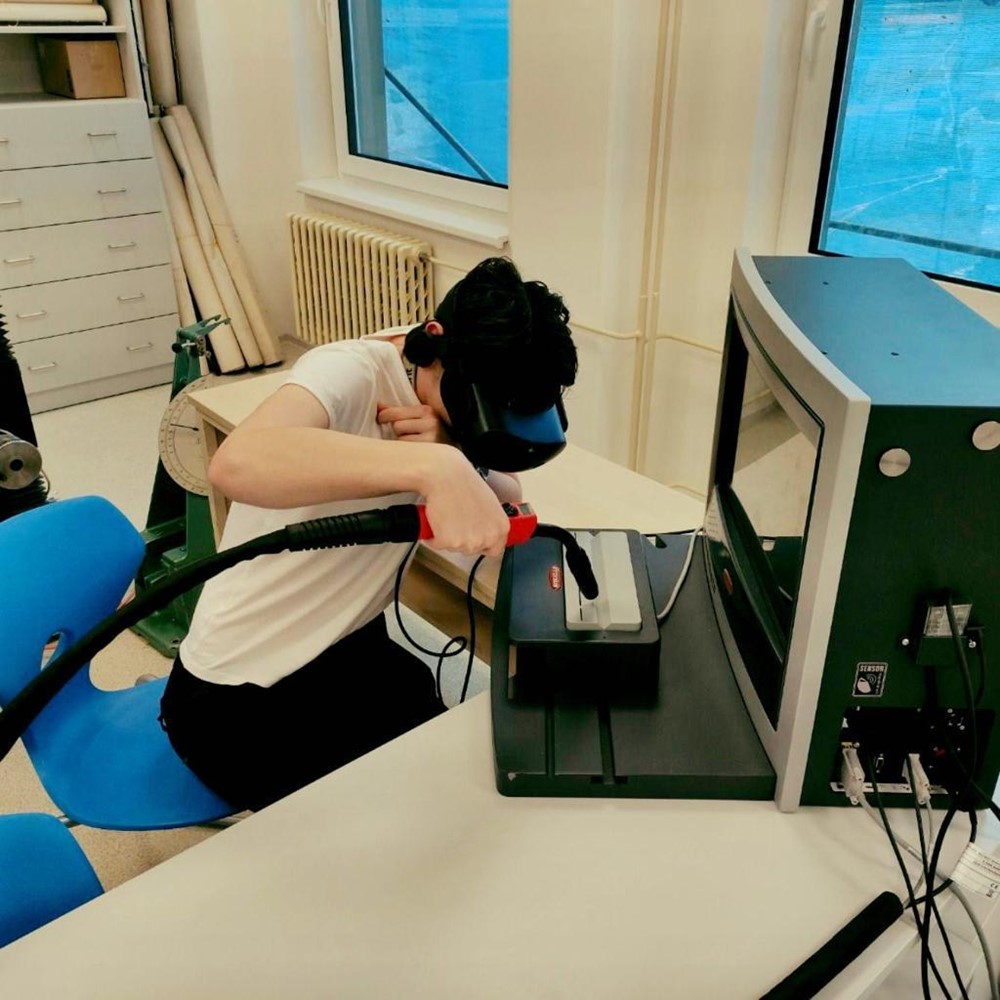 Příklad využití peněz na inovace - ISŠT Mělník pořídila virtuální svařovací simulátor.	