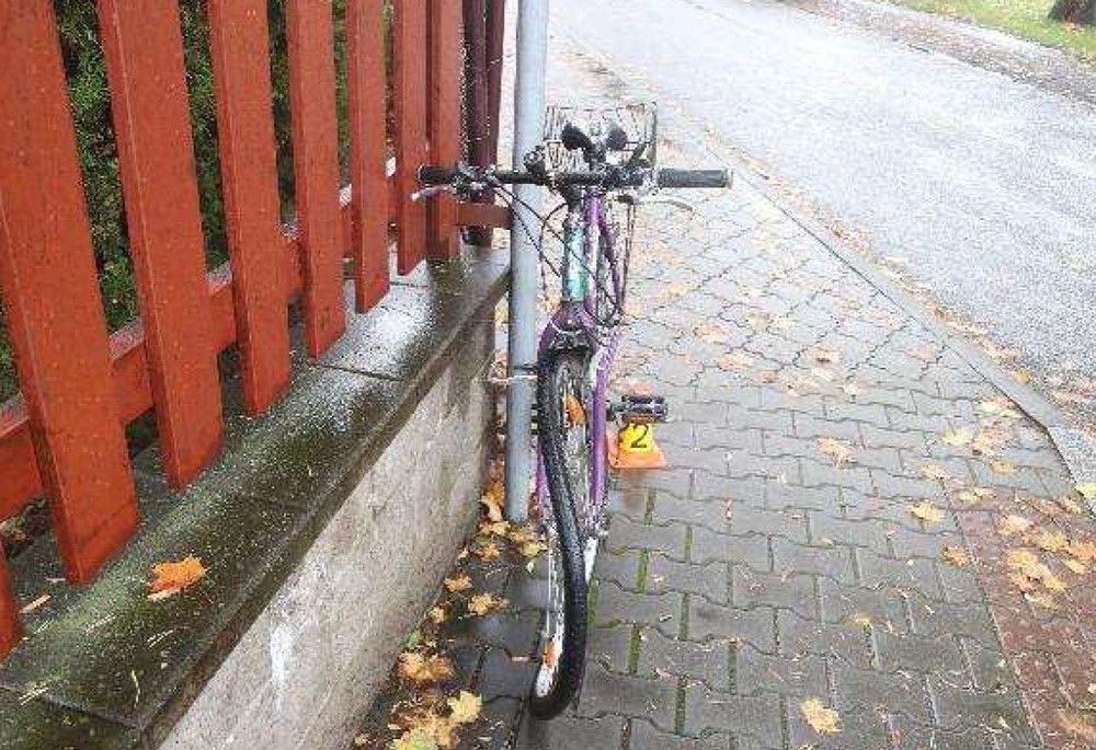 Jízdní kolo sražené ženy.