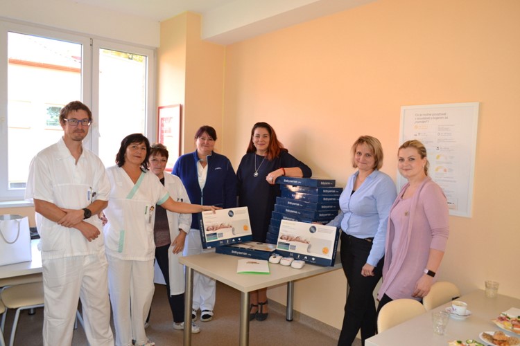 Miminka ve šternberské nemocnici hlídají nové monitory dechu