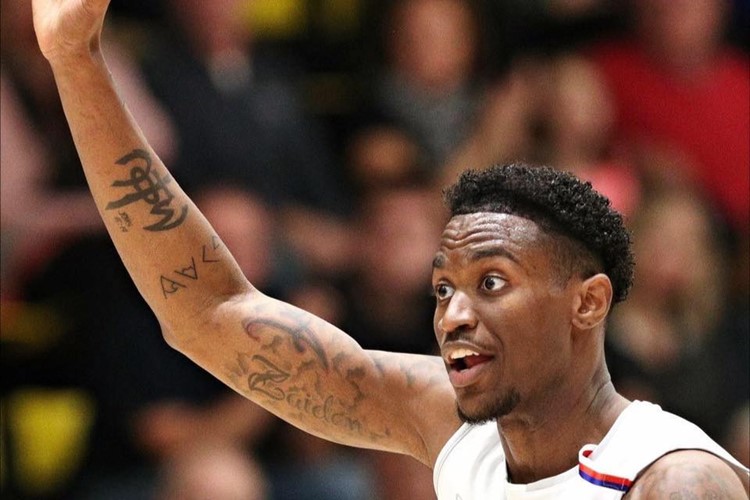 Křídla sokolů posílí basketbalová hvězda Lamb Autrey