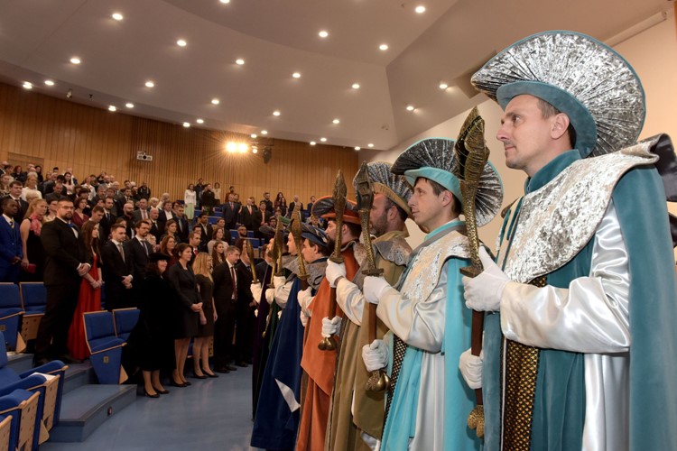 Univerzita Pardubice ocenila své osobnosti. Ceny převzali vědci i studenti