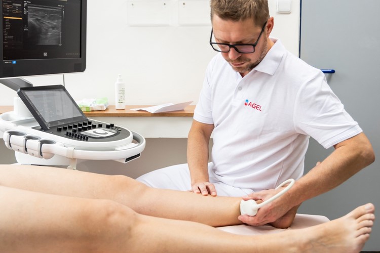 Mokré podpaží a dlaně? Lékaři z Nemocnice AGEL Třinec-Podlesí ví, jak na ně 
