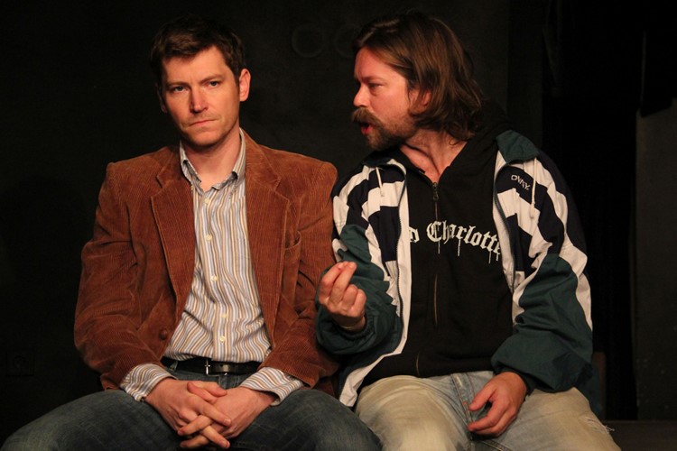 Richard Krajčo a David Švehlík zamíří do vsetínského Domu kultury s divadelní hrou Deštivé dny