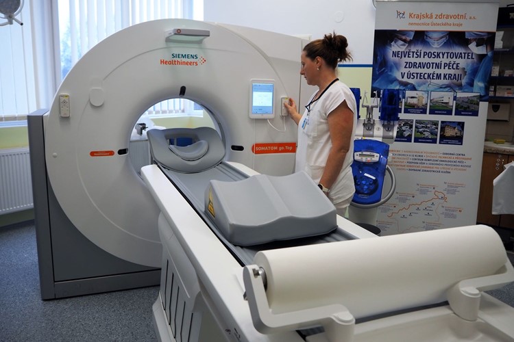 V rumburské nemocnici začal sloužit nový přístroj na počítačovou tomografii