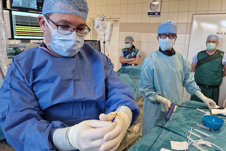 Nemocnice AGEL Třinec-Podlesí jako první v kraji nabízí pacientům  se srdeční arytmií moderní léčbu katetrovou ablací pulsním polem