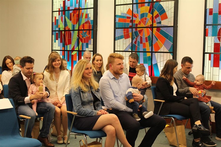 V Rožnově pod Radhoštěm přivítali 18 nových občánků