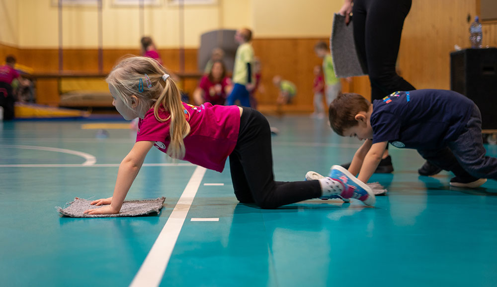 Děti nebezpečně tloustnou. Pomocnou ruku nabízí projekt Děti na startu 