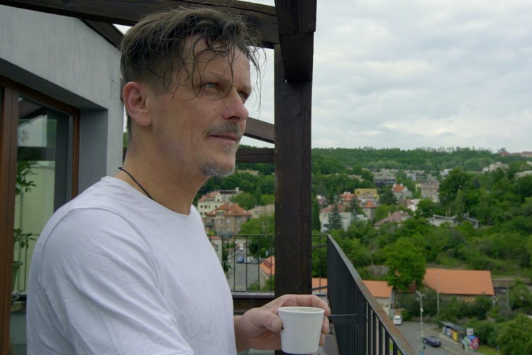 Film o Chinaski: Každej ví kulový vstupuje do kin
