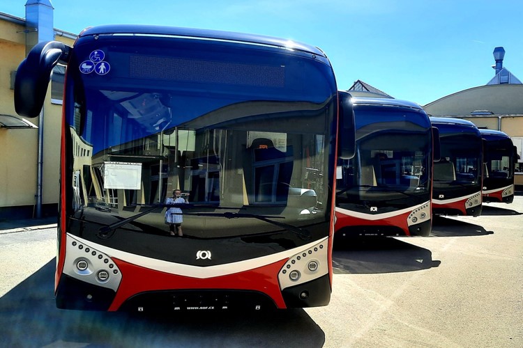 DPMB hledá řidiče autobusů. Nabízí odměnu 150 tisíc korun