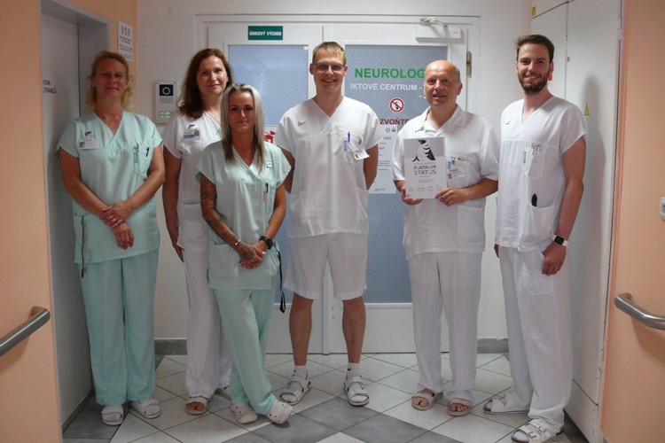  Zdravotníci neurologického oddělení Nemocnice Blansko získali platinové ocenění za léčbu CMP