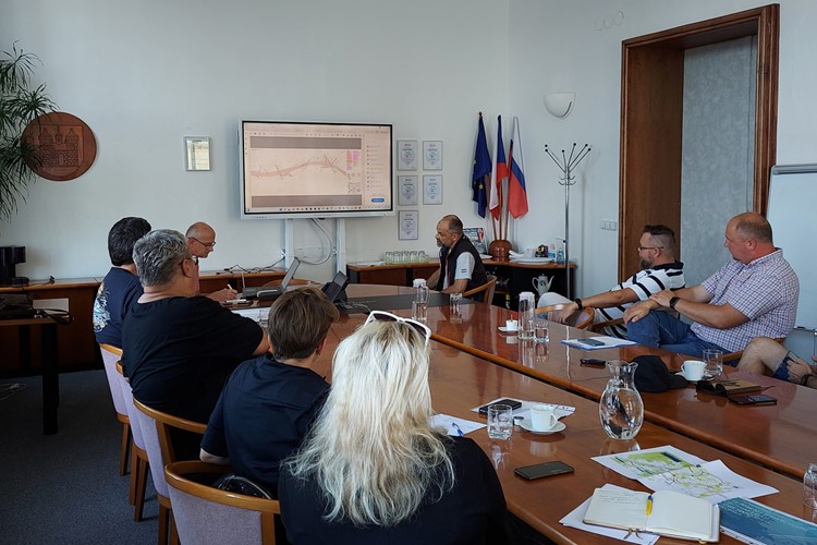 Schůzka k Jihovýchodnímu obchvatu přinesla příslib řešení protihlukových stěn