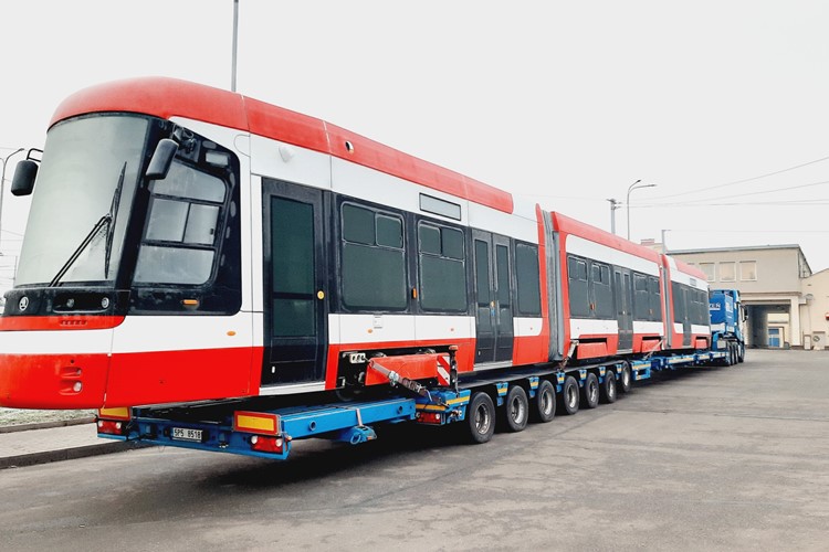 Do Brna dorazila druhá obousměrná tramvaj. Do ulic s cestujícími vyjede už na konci měsíce