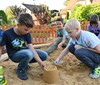 Hasiči v Dolní Lhotě obnovili dětské hřiště. Se sbíráním bodů v aplikaci EPP pomohli hasiči z celé republiky