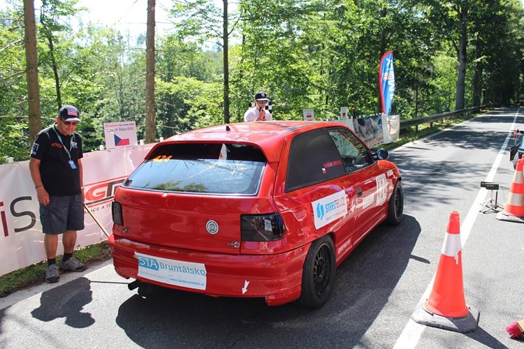 Automobiloví jezdci Martin Pleva a Michal Kašák přivezli do Vrbna 11 pohárů