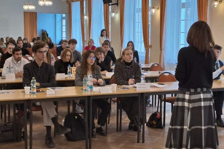 Studenti vstoupili do role zastupitelů v Karlových Varech