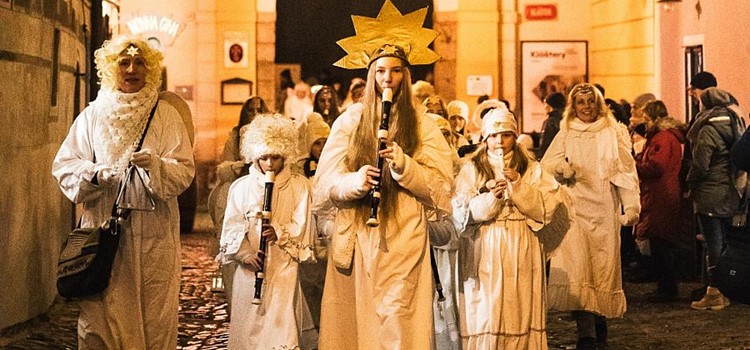 Adventní Český Krumlov bude andělský a pohádkový. Děti potěší Mikulášská nadílka i Ježíškova pošta, dospělé vánoční trh i koncerty