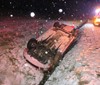 Pozor na cestách, další auto skončilo na střeše