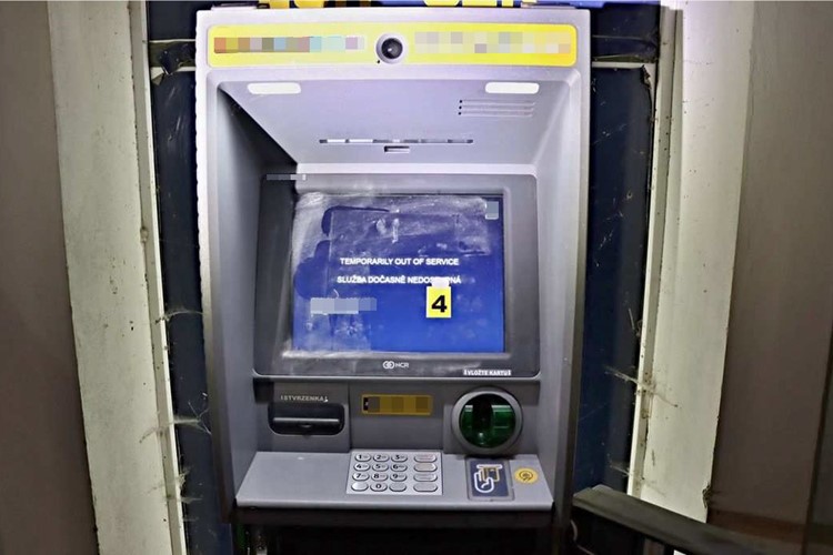 Bankomat mu nevydal peníze, tak jej poničil
