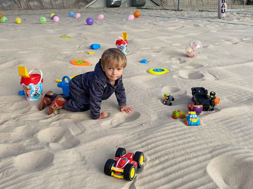 V Praze 8 je největší kryté pískoviště v hlavním městě, které zájemci mohou navštěvovat v Beachklubu Ládví. 