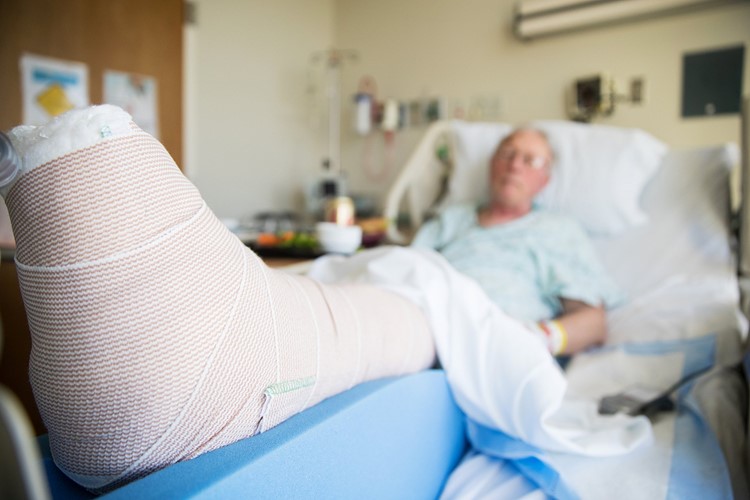 Odhalte zloděje kostí včas! Denzitometrie v Brně diagnostikuje osteoporózu rychle a bezbolestně