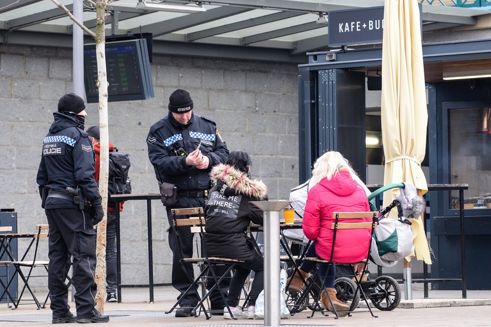 Strážníci a policisté výrazně zintenzivnili kontroly.