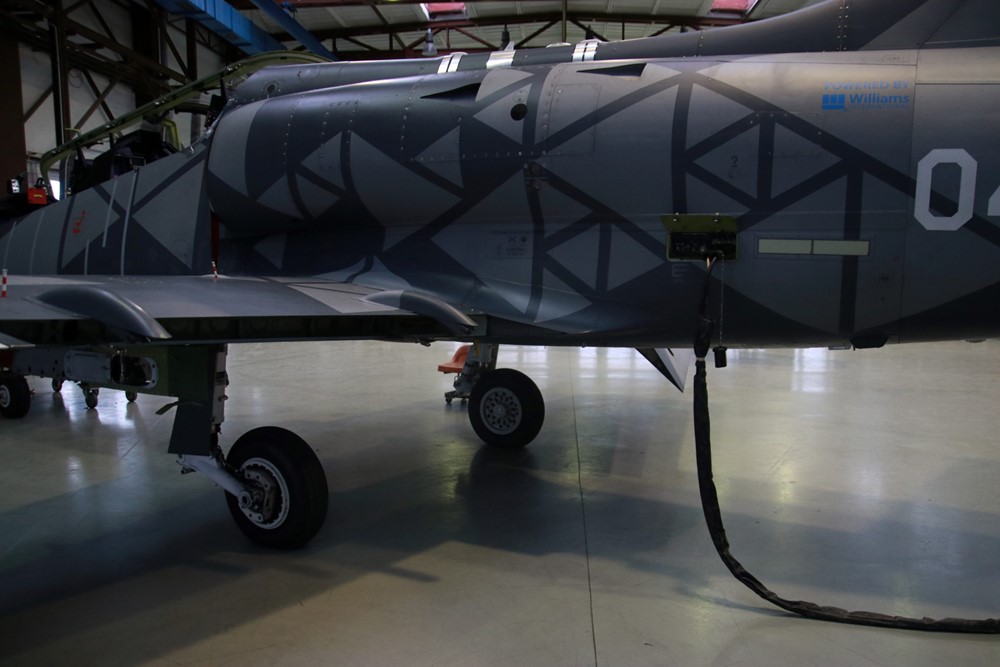 Experimentálního letounu L-39 Silent má na jedno nabidí dolet 1499 kilometrů.
