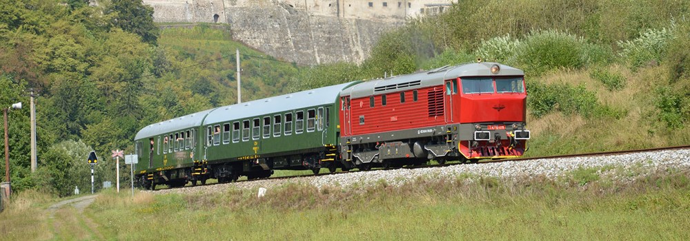 Lužickohorský rychlík jezdí z Prahy do oblastí Kokořínska a Lužických hor