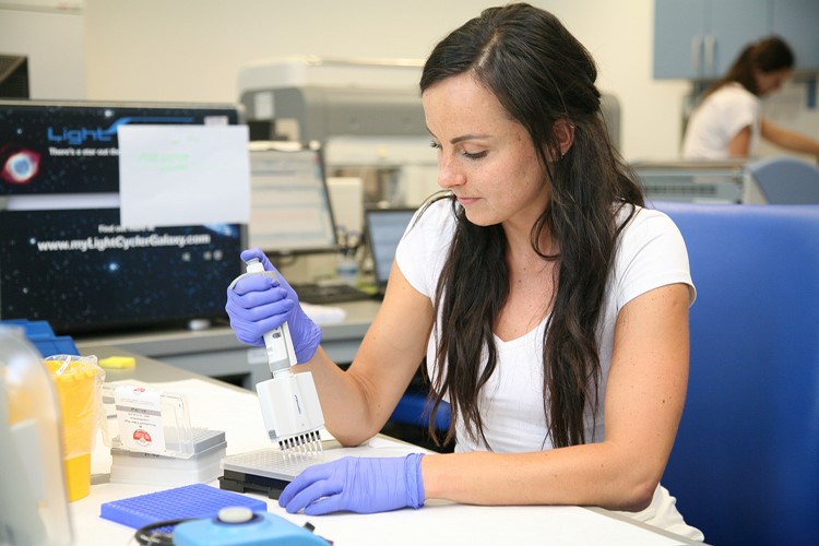 Genetické vyšetření Laboratoří Agellab umí odhalit poškozené geny způsobující onemocnění očí i ledvin